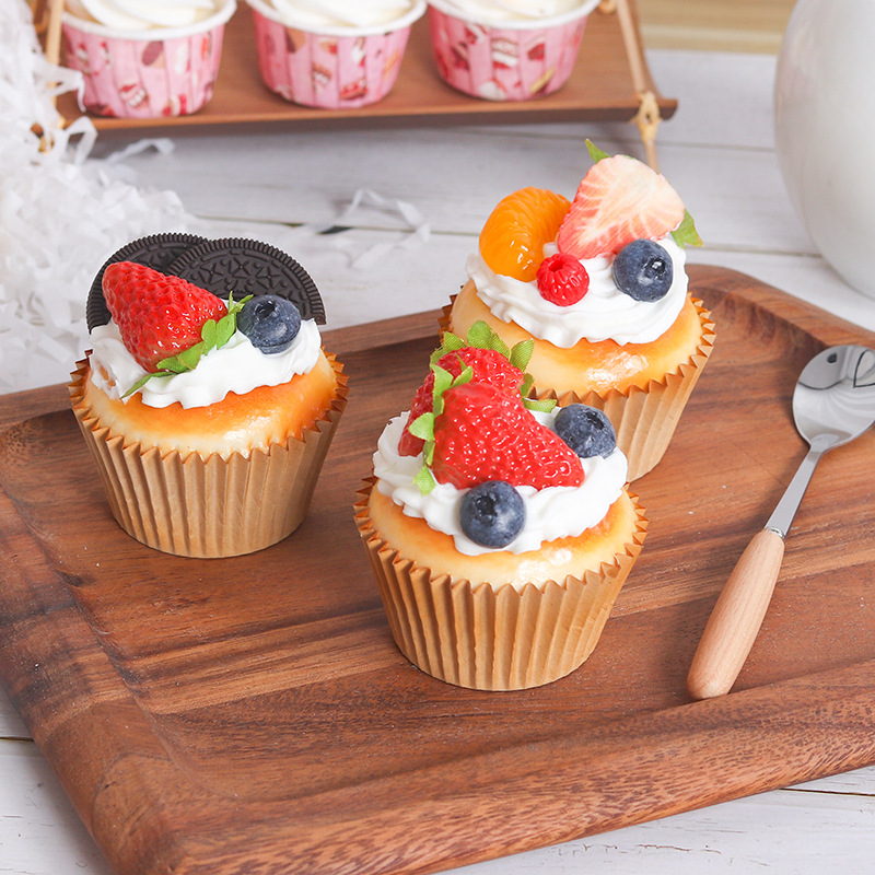 偽のカップケーキフルーツケーキイチゴ人工食品シミュレーション - Wedding Cake Supply のレビューと価格
