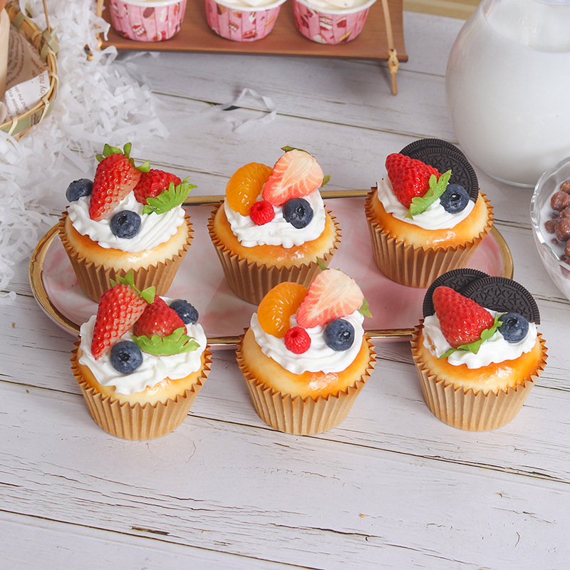偽のカップケーキフルーツケーキイチゴ人工食品シミュレーション - Wedding Cake Supply のレビューと価格