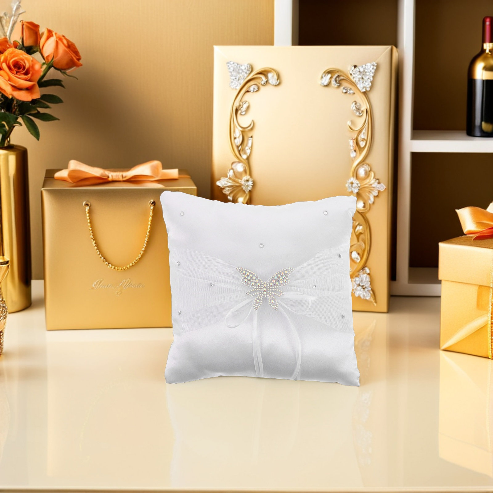 白いサテン製のウェディングリングピロー。ラインストーンのリボ - Ring Bearer Pillow のレビューと価格