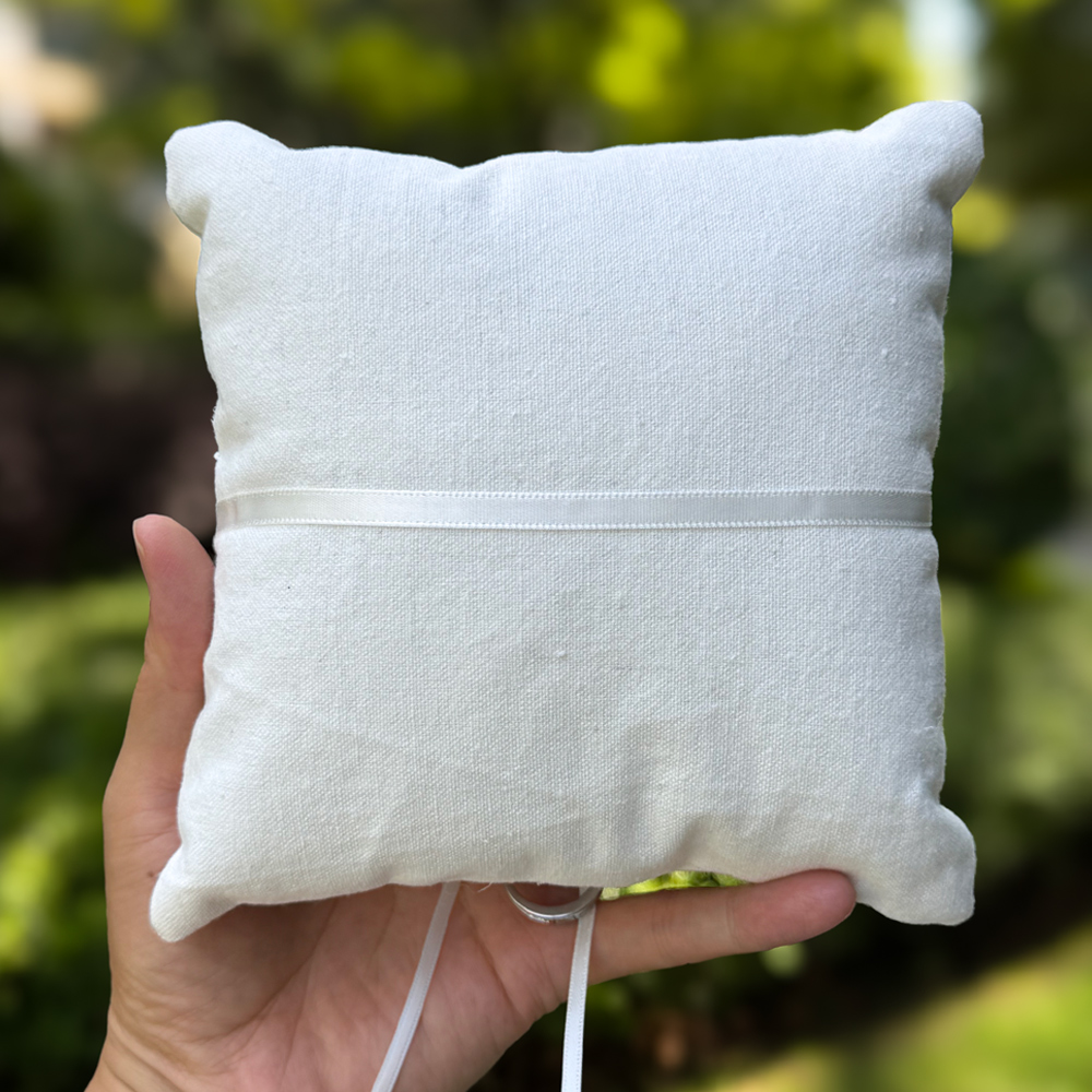 リネン製の結婚指輪枕、レーストリム、サテンリボンの蝶結び、ラ - Ring Bearer Pillow のレビューと価格