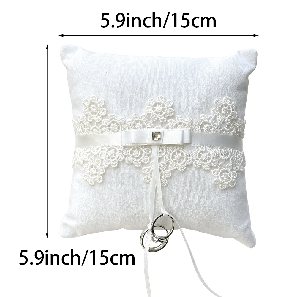 リネン製の結婚指輪枕、レーストリム、サテンリボンの蝶結び、ラ - Ring Bearer Pillow のレビューと価格