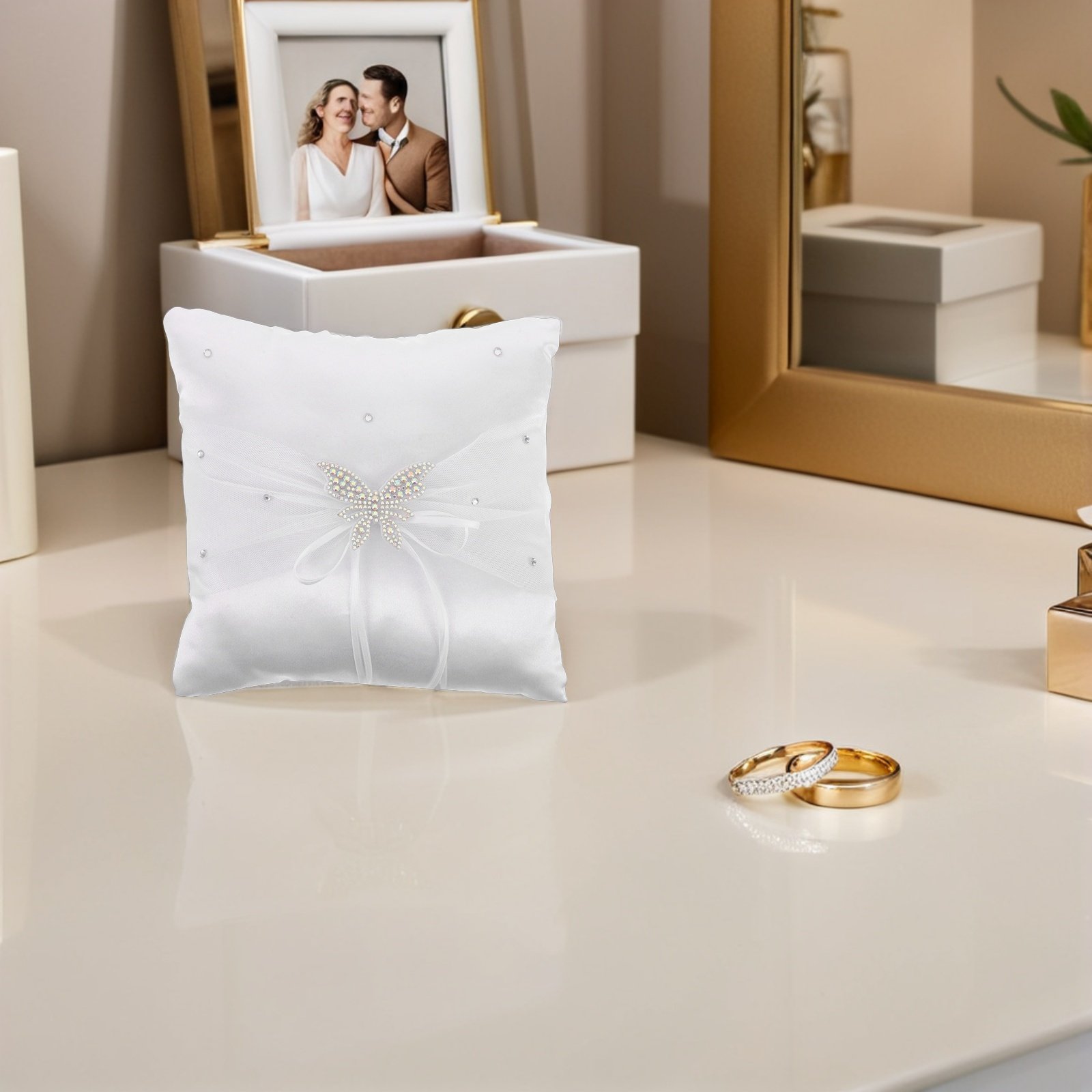 白いサテン製リングピロー、ラインストーンのリボン付き、小サイ - Ring Bearer Pillow のレビューと価格